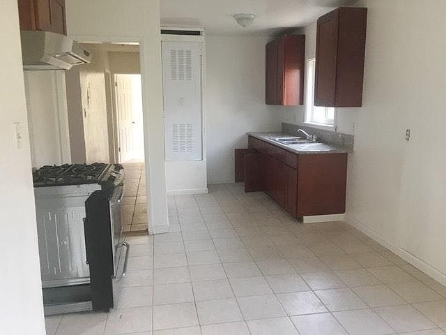 1st image of 706 E 87th Pl