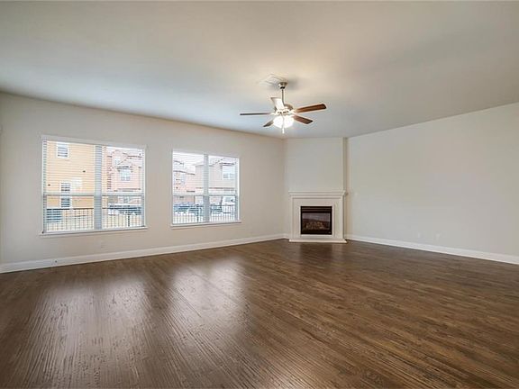 3rd image of 2685 Venice Dr Unit 4