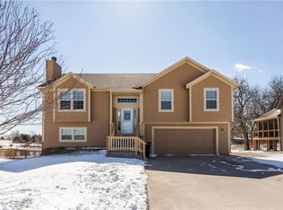 20563 W 221st St, Spring Hill, KS 66083