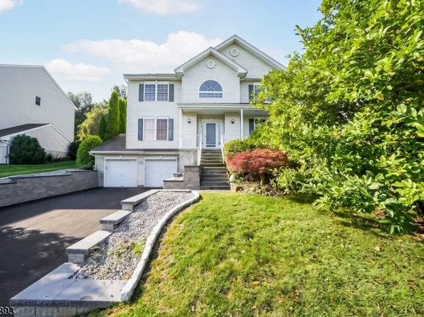 5 Pegasus Pl, Washington Twp., NJ 07840