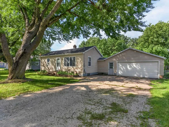 403 1st St, Washburn, IA 50702