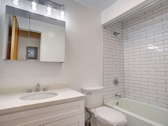 4th image of 423 Amsterdam Ave APT 4A