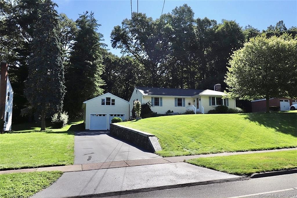 490 Oak St, East Hartford, CT 06118 Zillow