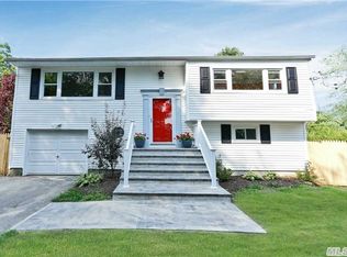 42 Lovers Ln, Huntington, NY 11743