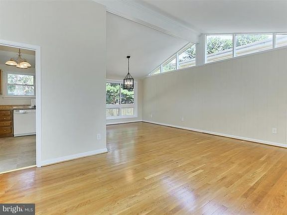4th image of 710 N Pryor St