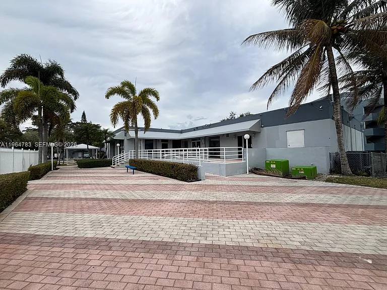 9365 Fontainebleau Blvd #E105 — Photo 32