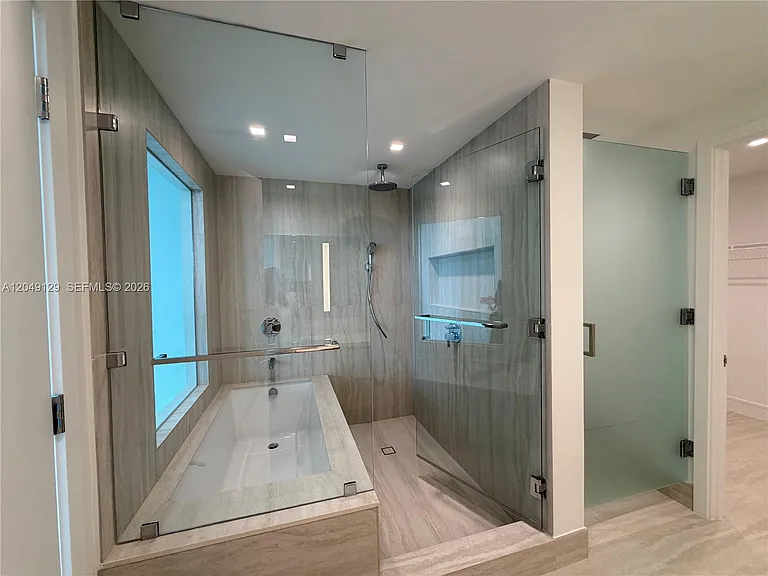 2411 Laguna Circle North 1411 #1411 — Photo 59