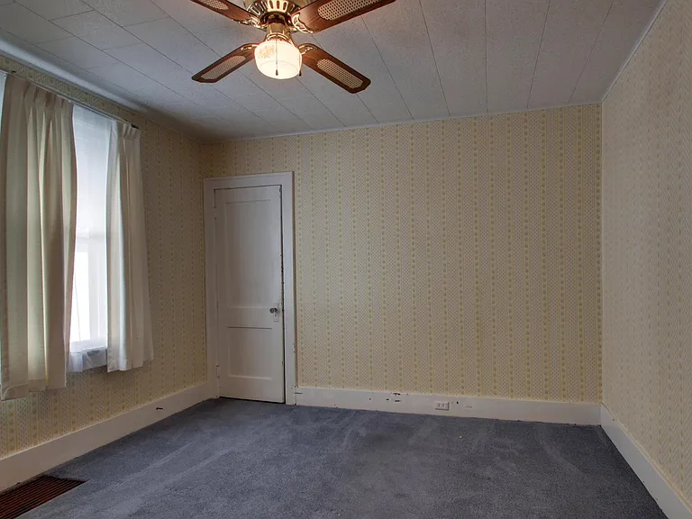 2431 Elm St — Photo 12