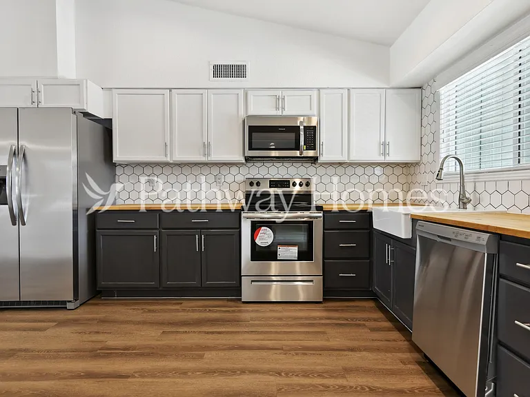 314 E Moore Ave — Photo 7