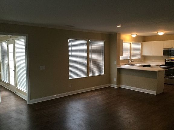 3rd image of 4373 Alameda Dr