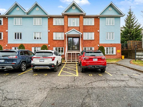 160 C Edwards St #D6, Clarence Rockland, ON K4K 1H9