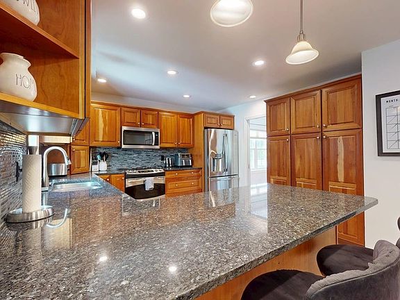 5th image of 25 Hidden Oaks Drive