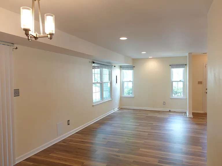 3001 N Dale Ct — Photo 3