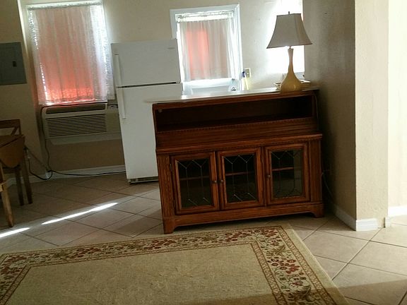4th image of 713 Walnut St