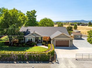 6837 Lakeview Dr, Central Point, OR 97502