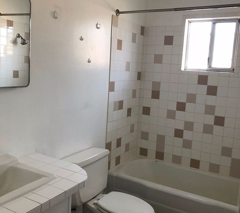 1st image of 544 Alcazar St SE #1