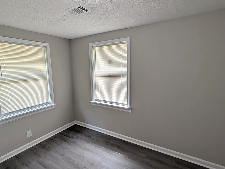 130 Margaret Dr — Photo 11