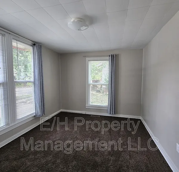 322 N Park Ave — Photo 14