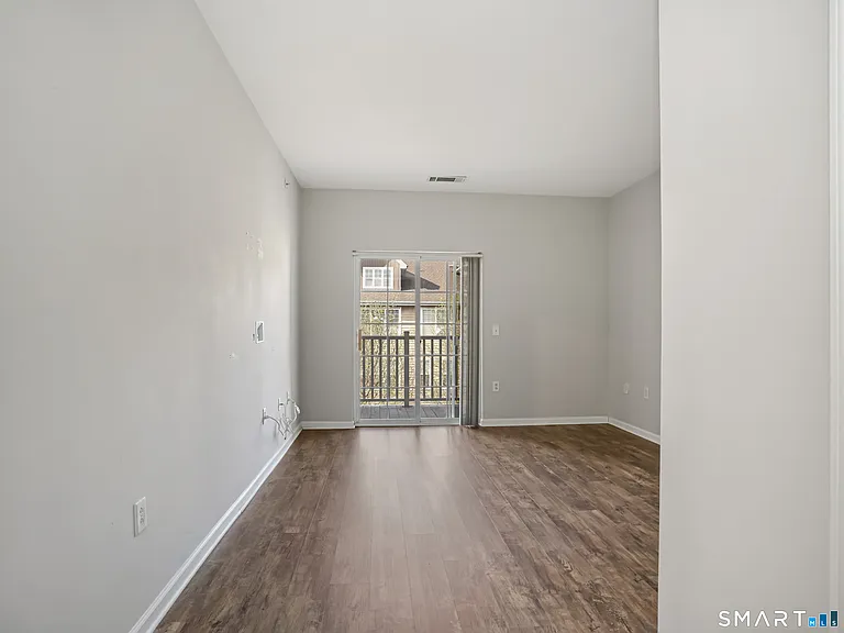 35 W Broad St #404 — Photo 11
