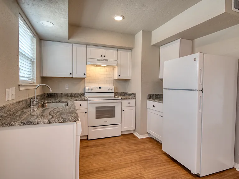 1001 E Main St #B — Photo 10