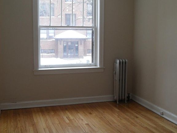 4th image of 2044 W Estes Ave