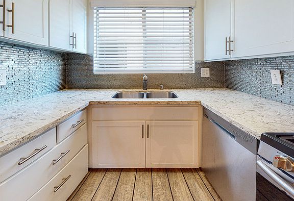 5th image of 1253 Federal Ave APT 1