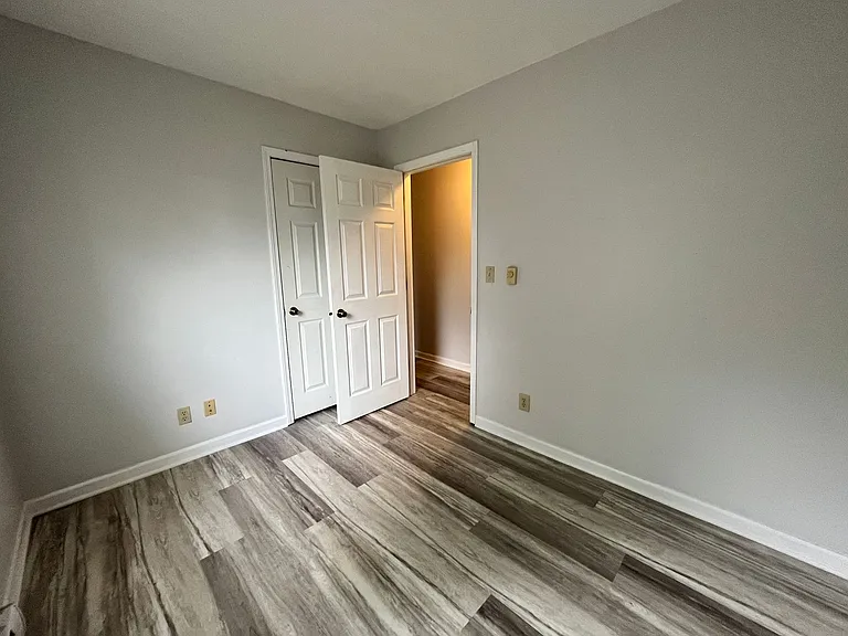 210 S Walnut St — Photo 10