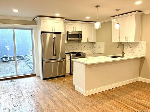 5th image of 2301 Bathgate Avenue