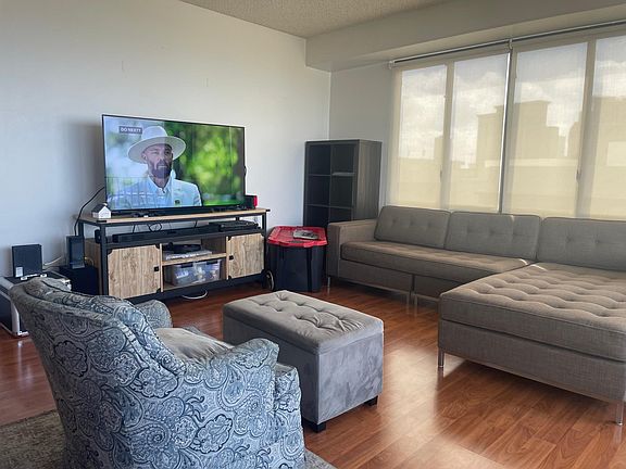 5th image of 700 Richards St APT 1009