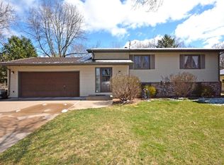 4234 Elizabeth Ln, Vadnais Heights, MN 55127