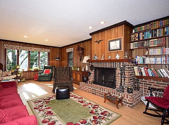 5th image of 8239 N Oconto Ave