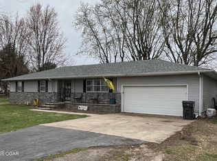 804 N 8th St, Chetopa, KS 67336