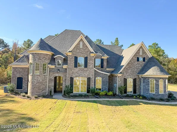 349 Poplar Ln, Holly Springs, MS 38635