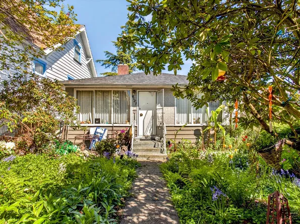 4137 McGill St, Burnaby, BC V5C 1M7