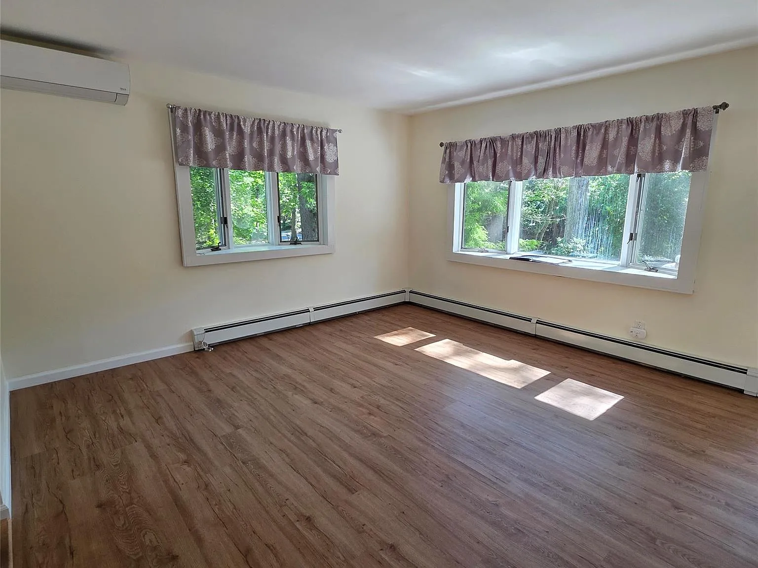 4 bed, 2.0 bath, 1344 sqft, $3,600 — Photo 3
