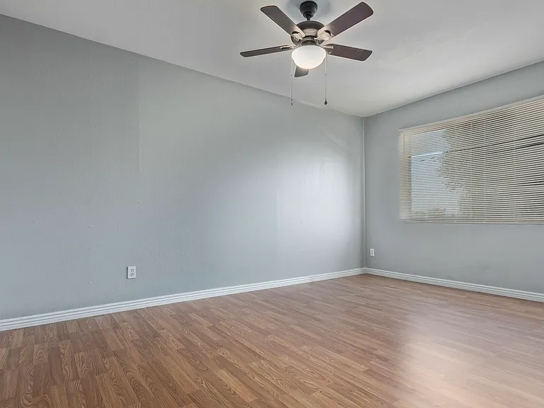 5332 W Lynwood St — Photo 11