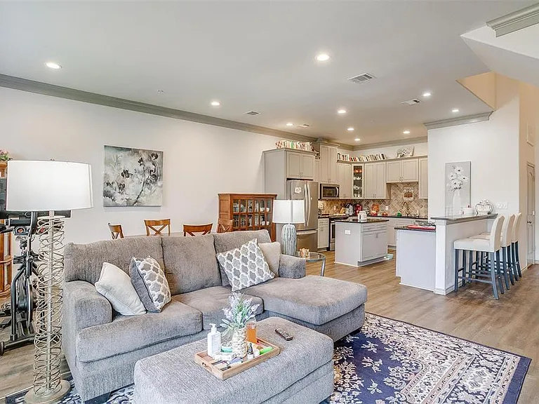 1313 Summerset Ln — Photo 29