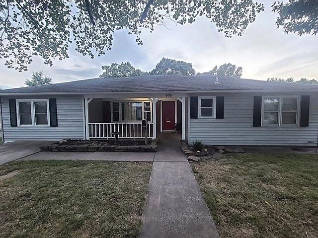 1st image of 906 Benton Ave