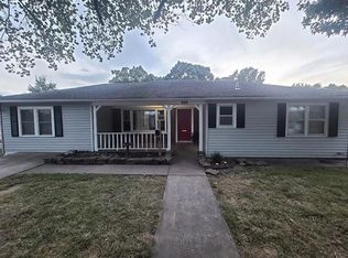 906 Benton Ave, Neosho, MO 64850