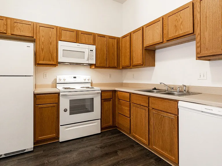 Pinnacle Heights Apartments — Photo 3