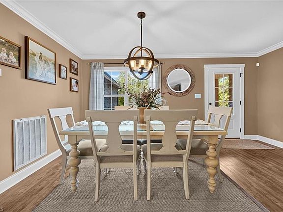 3rd image of 3042 Autumn Acres Ln