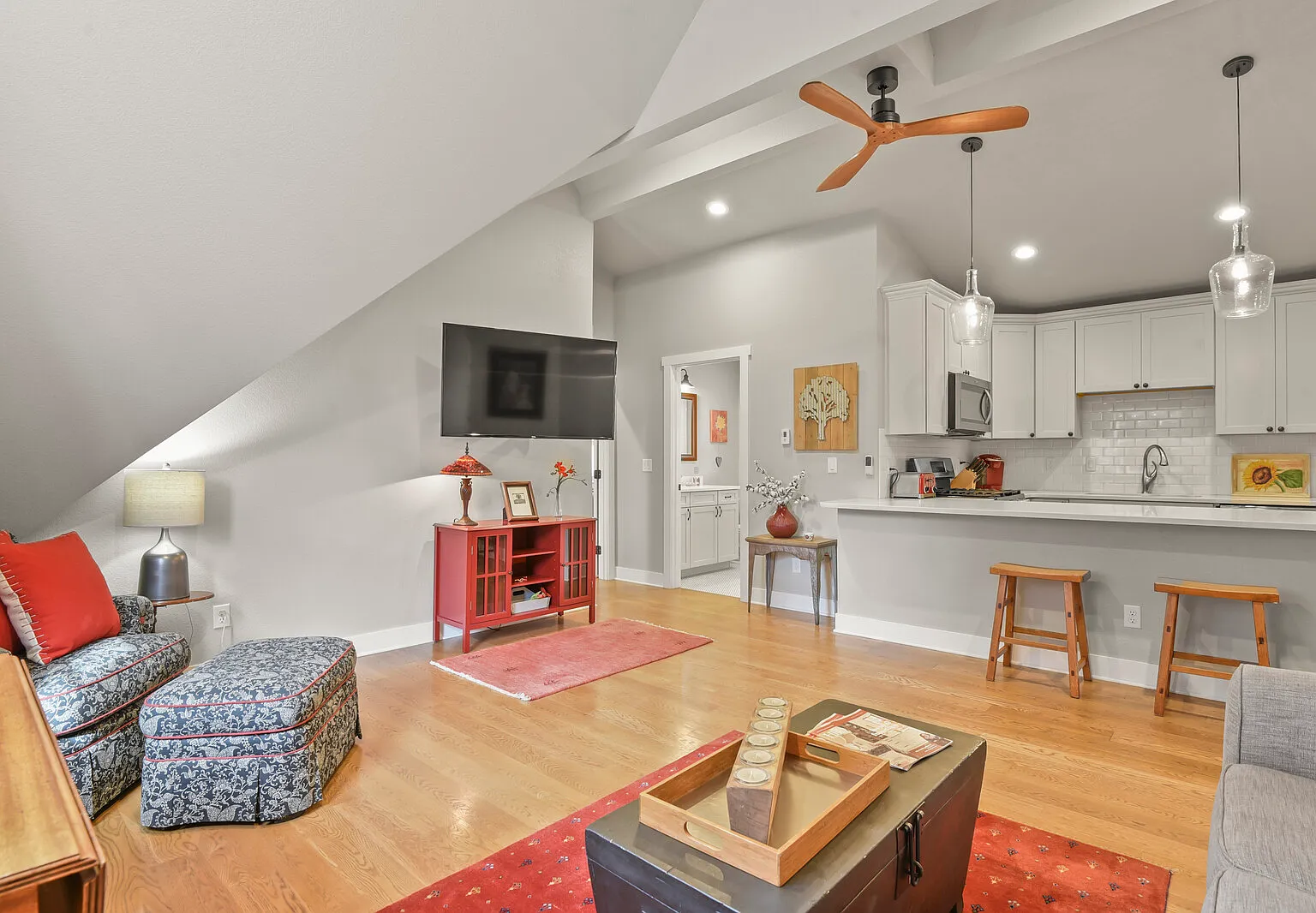 1 bed, 900 sqft, $2,500 — Photo 1