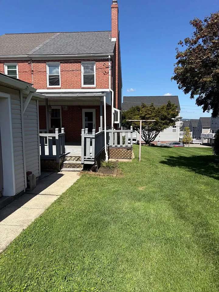3 bed, $2,800 — Photo 2