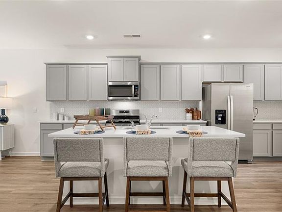 5th image of 809 Pelham Way