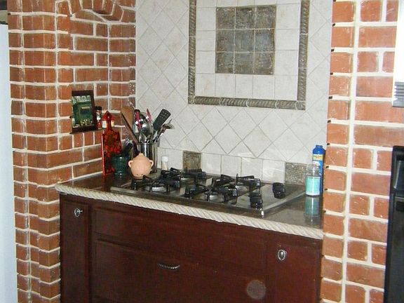 Chef's dream - gas range w/vent