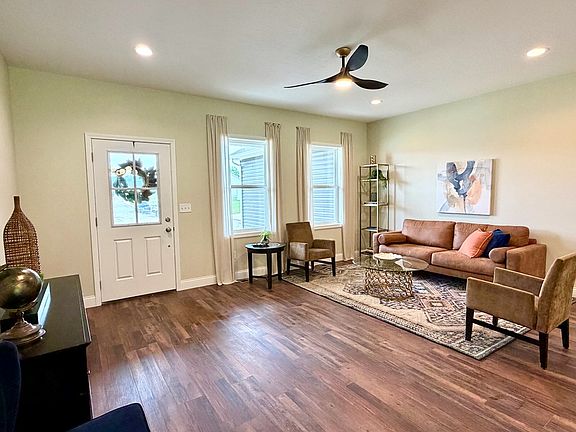 4th image of 52 Pickett Ct