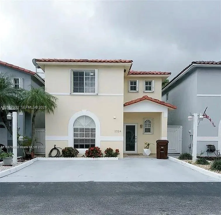 Galeria Iii Condo — Photo 1