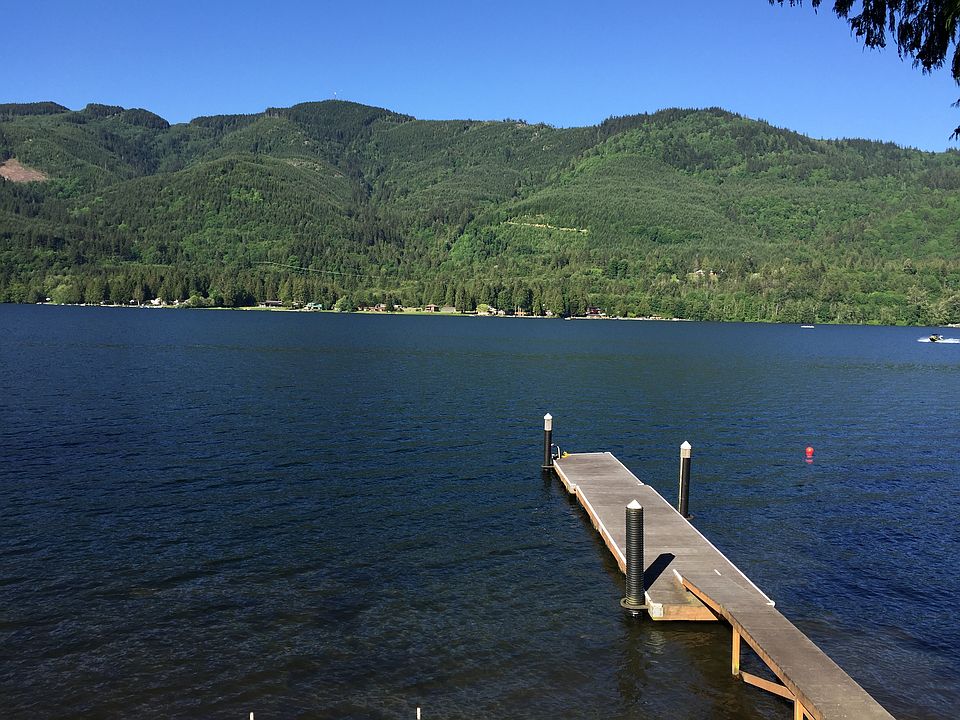 2nd image of 466 W Lake Samish Dr