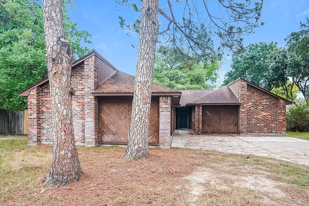 3 bed, 2.0 bath, 1637 sqft, $1,810 — Photo 1