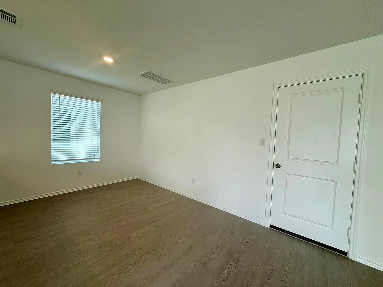 4 bed, 2.5 bath, 2000 sqft, $2,150 — Photo 4